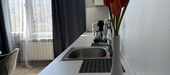 One bedroom Mountain View aprt, self check-in, metro, stores family friendly