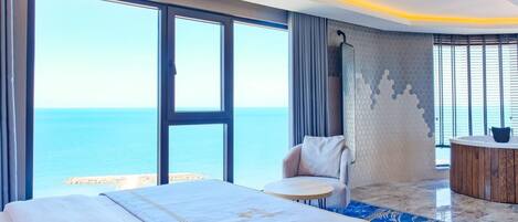 Deluxe Suite With Spa Tub Sea View | 1 bedroom, Egyptian cotton sheets, premium bedding, minibar