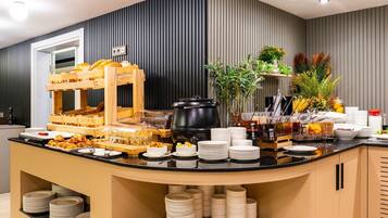 Free daily buffet breakfast