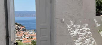 Brigitte house. nice studio with beautiful view small courtyard inside