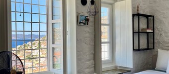 Brigitte house .
joli Studio avec trĂšs belle vue
petite cour intérieur