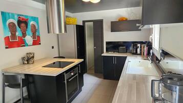 冰箱、微波炉、烤箱、炉灶