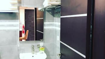 Apartment | Bilik Mandi