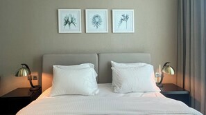 Deluxe Studio, 1 Double Bed, City View | Premium bedding, down comforters, memory foam beds, in-room safe