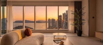 Le Collective Haeundae Paragraf