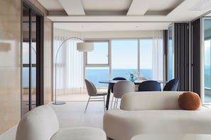 Family Three Room | Living area