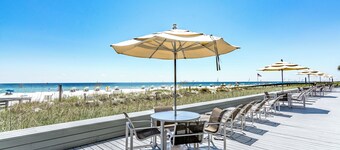 Romar House Villa by Liquid Life