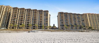 Romar House Villa by Liquid Life