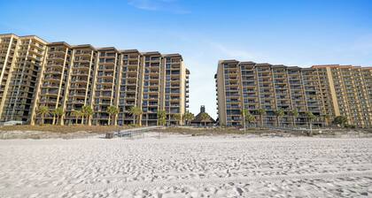 Romar House Villa by Liquid Life