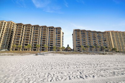 Romar House Villa by Liquid Life