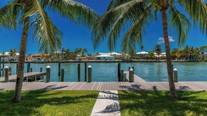 Luokittelematon kuva, 3 kautta 49, painike