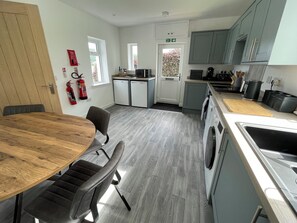 Stuga - 3 sovrum | Eget kök | Kylskåp, mikrovågsugn, kaffe- och tebryggare och vattenkokare