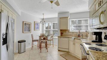 Fridge, microwave, oven, coffee/tea maker