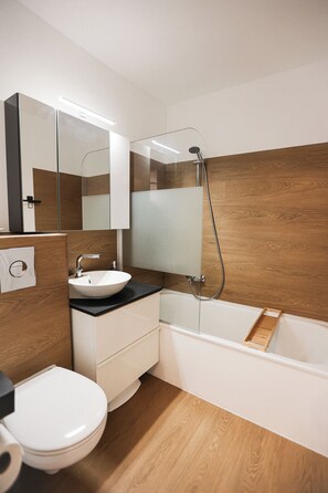 Hårtørrer, Sæbe, Toiletpapir