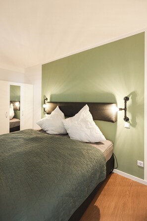 2 soveværelser, skrivebord, strygejern/strygebræt, weekendseng