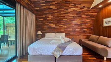 Executive Room, Balcony, River View | 1 bedroom, desk