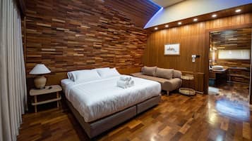 Executive Room, Balcony, River View | 1 bedroom, desk