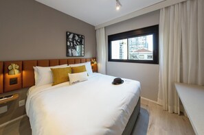 Apartamento 2 Dorms (1 Casal e 2 camas de Solteiro)