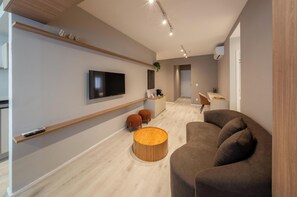 Apartamento 2 Dorms (1 Casal e 2 camas de Solteiro) | Living room