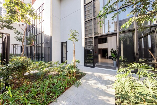 Pintu masuk properti