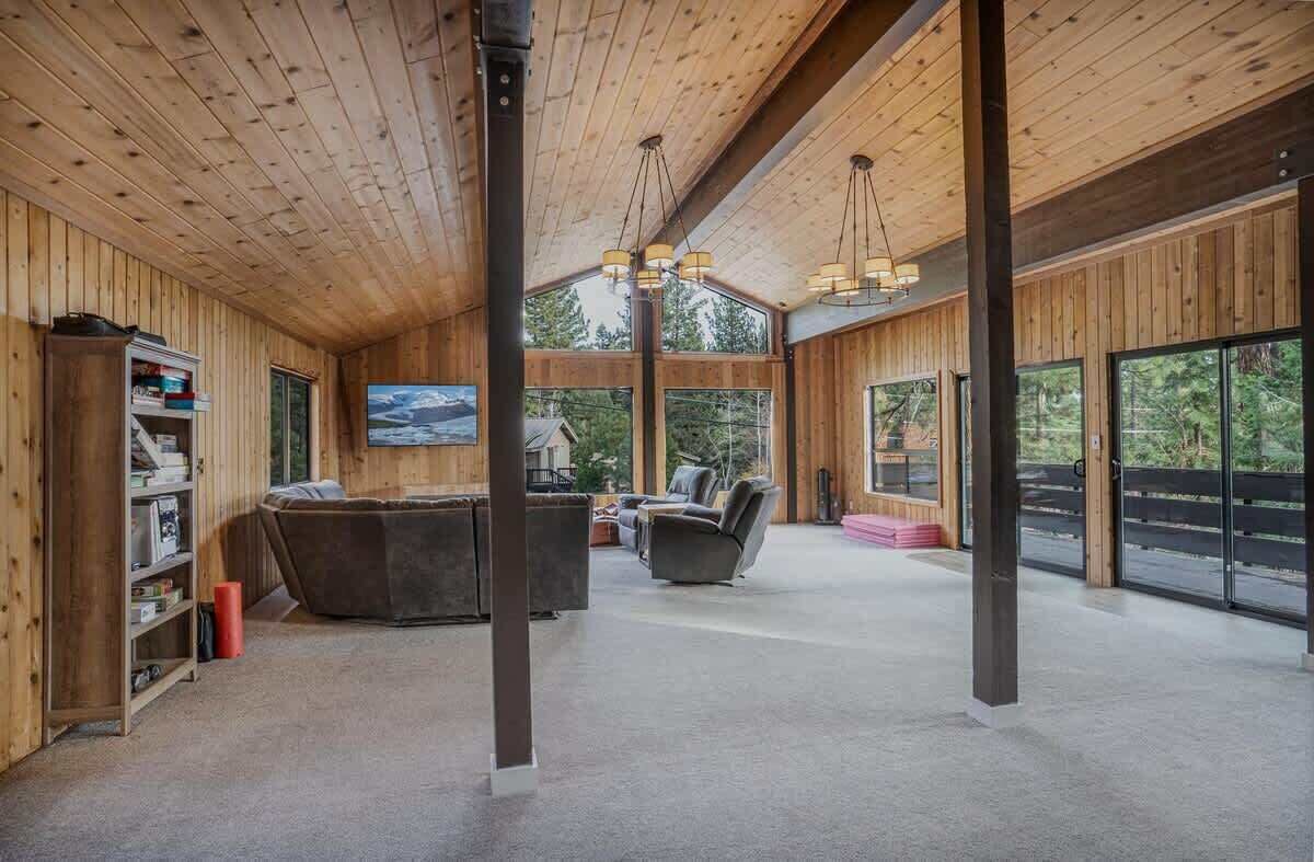 TV, fireplace, DVD player, books