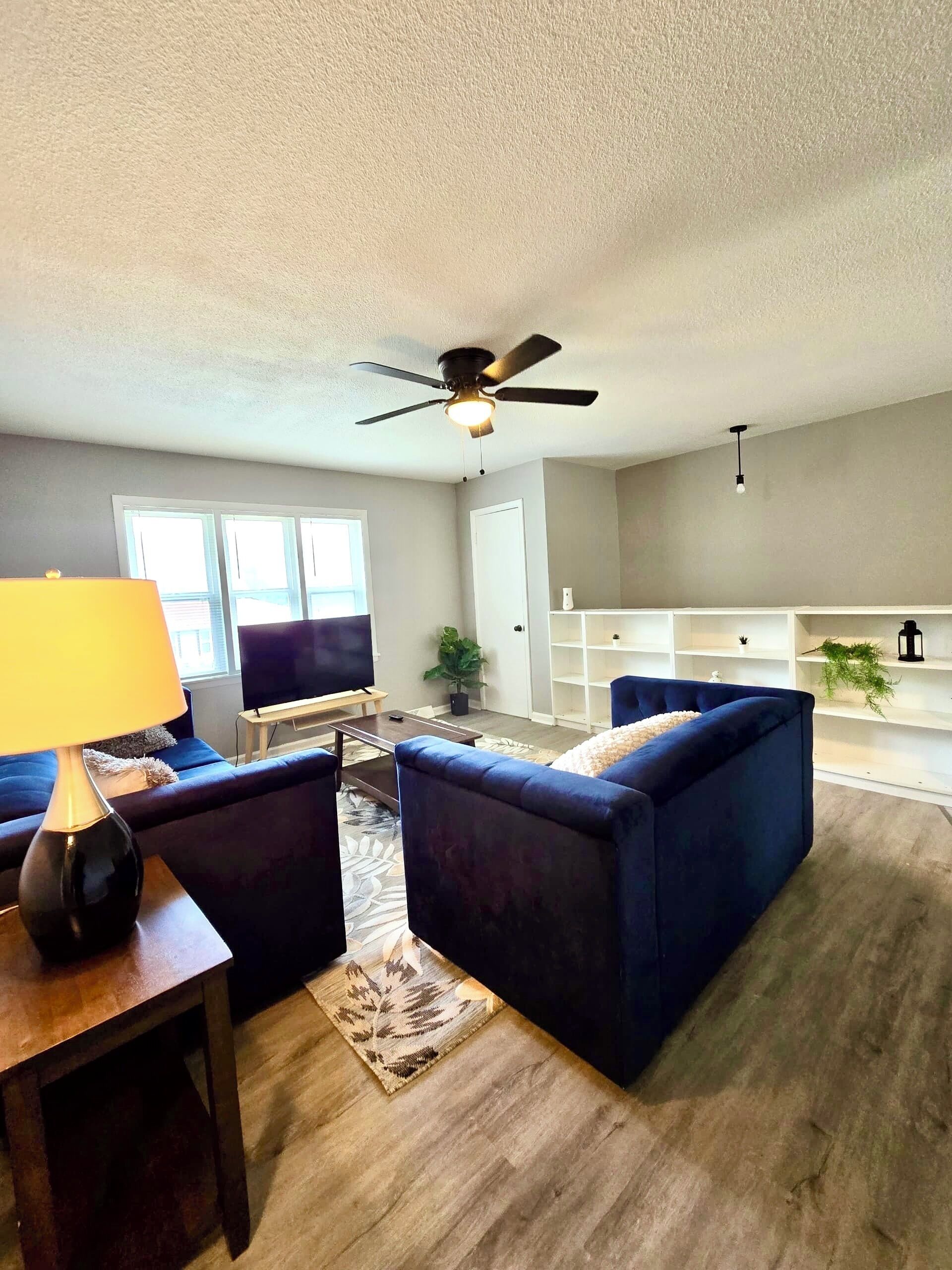 Modern Overland Park Home W/king Bed