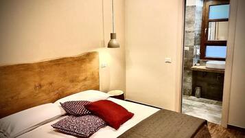 Bureau, fer et planche Ă  repasser, Wi-Fi gratuit