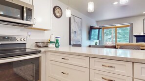 Fridge, microwave, oven, stovetop - Pet-Friendly & Spacious. Modern Mountain Home near The Village and Shuttle! (Mammoth Lakes)