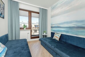 Apartment, 4 Schlafzimmer, 2 Bäder | 4 Schlafzimmer, individuell dekoriert, Schreibtisch