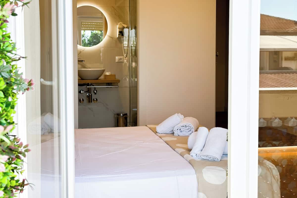 Comfort Double Room, 1 Double Bed, Balcony | Desk, soundproofing, free WiFi