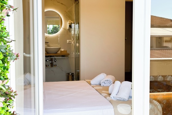 Comfort Double Room, 1 Double Bed, Balcony | Desk, soundproofing, WiFi (free)