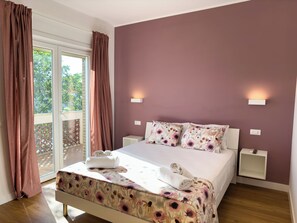 Desk, soundproofing, free WiFi - ISOLA 1.6.3 Guest House (Fiumicino)