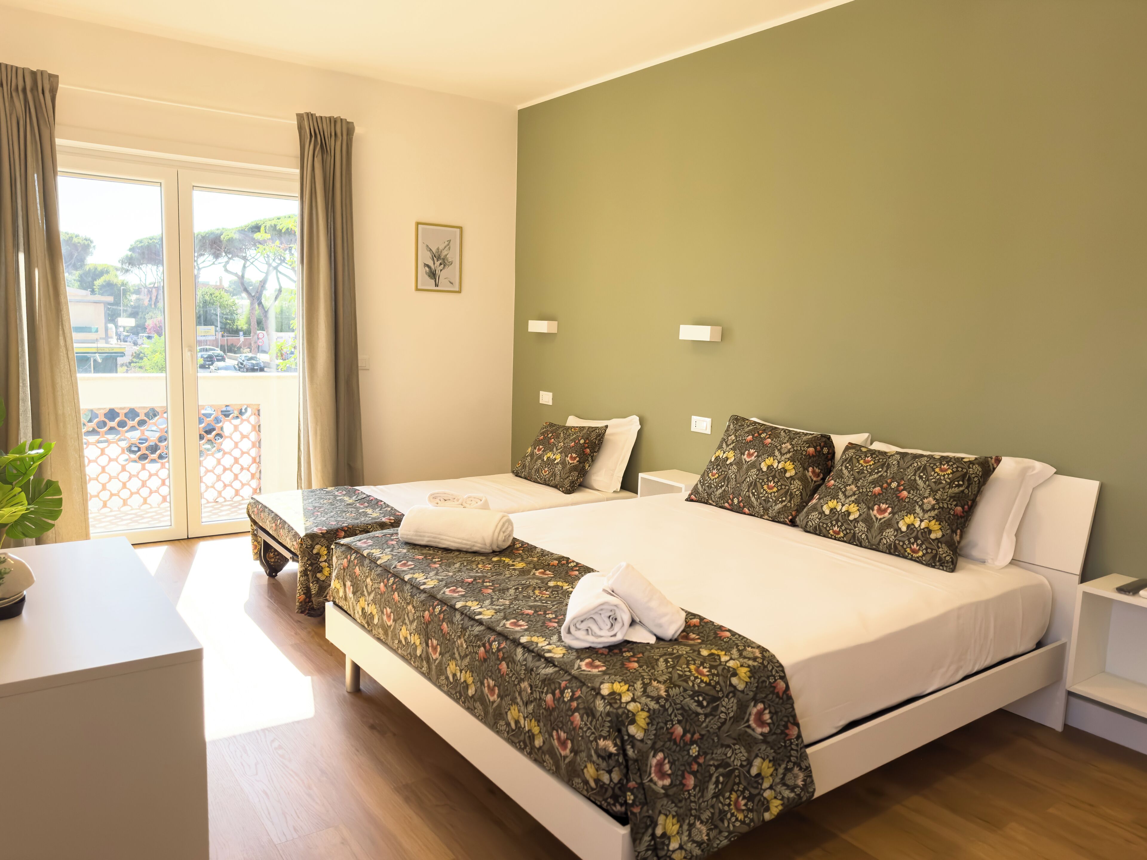 Phòng 3 tiện nghi đơn giản, ban công | Bàn, phòng cách âm, truy cập Internet không dây miễn phí 