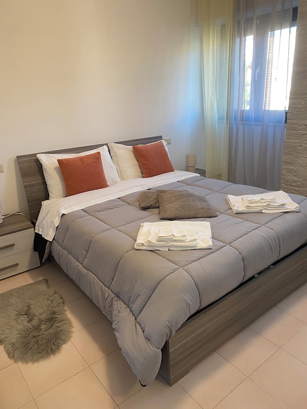 1 chambre, fer et planche Ă repasser, Wi-Fi gratuit, draps fournis