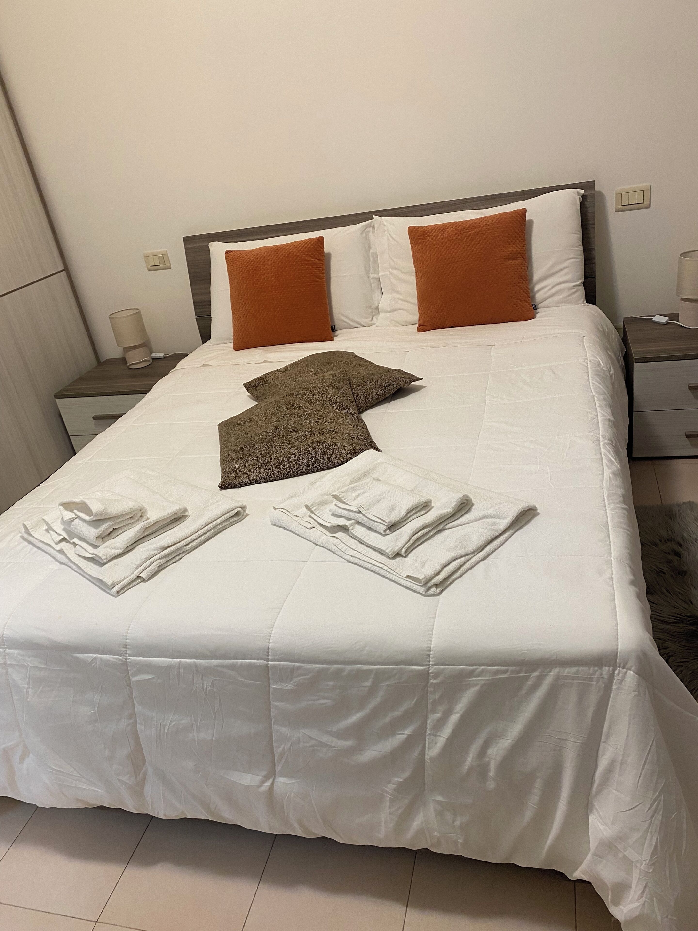 1 室のベッドルーム、アイロン / アイロン台、WiFi (無料)、ベッドシーツ