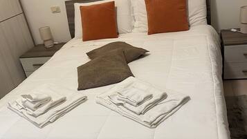 1 chambre, fer et planche Ă repasser, Wi-Fi gratuit, draps fournis