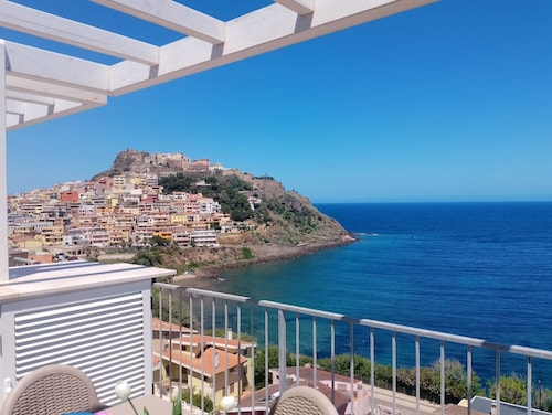 RentalsModern Castelsardo - View to the Sea Apartme
