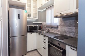 ตู้เย็นขนาดใหญ่, ไมโครเวฟ, เตาอบ, เตาประกอบอาหาร