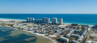 Beachview 112-Amazing 2bedroom/2bathroom with Community pool.  Sleeps 6