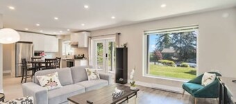 3BR Charming home in Surrey!