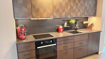 Fridge, microwave, oven, stovetop