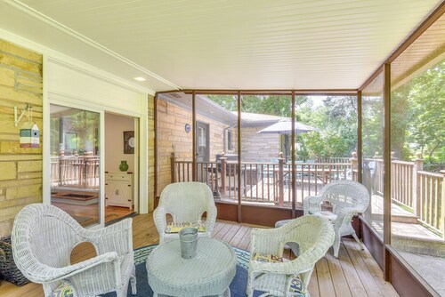 Charming Union Pier Home w/ Deck: Half-mi to Beach