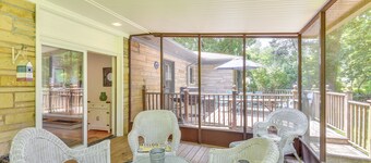 Charming Union Pier Home w/ Deck: Half-mi to Beach