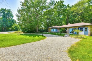 House (3 Bedrooms) | Interior - Charming Union Pier Home w/ Deck: Half-mi to Beach (Union Pier)