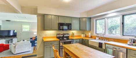 House (3 Bedrooms) | Interior