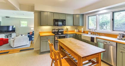 Charming Union Pier Home w/ Deck: Half-mi to Beach