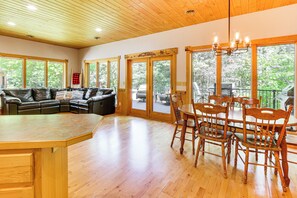 House (3 Bedrooms) | Interior