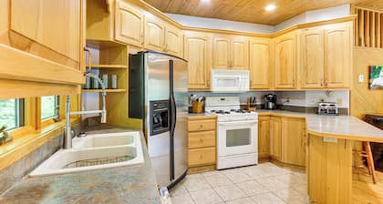 Lakefront Tower Home w/ Shared Dock!