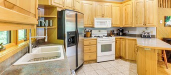 Lakefront Tower Home w/ Shared Dock!