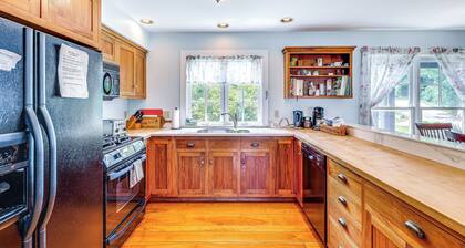 Lakefront New London Retreat w/ Dock & Hot Tub!